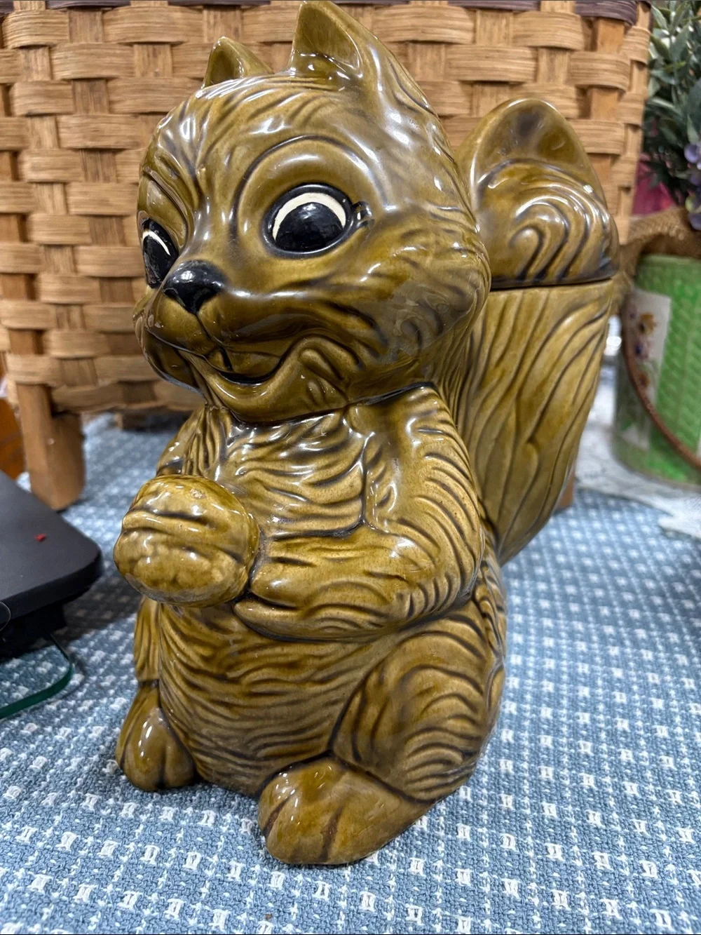 Ceramic Squirrel Figurine Cookie Jar in Olive Brown - Brand Unspecified